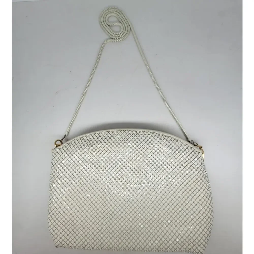 La Regale Vintage 70s Off White Mesh Chainmail Omega Chain Crossbody Bag Handbag